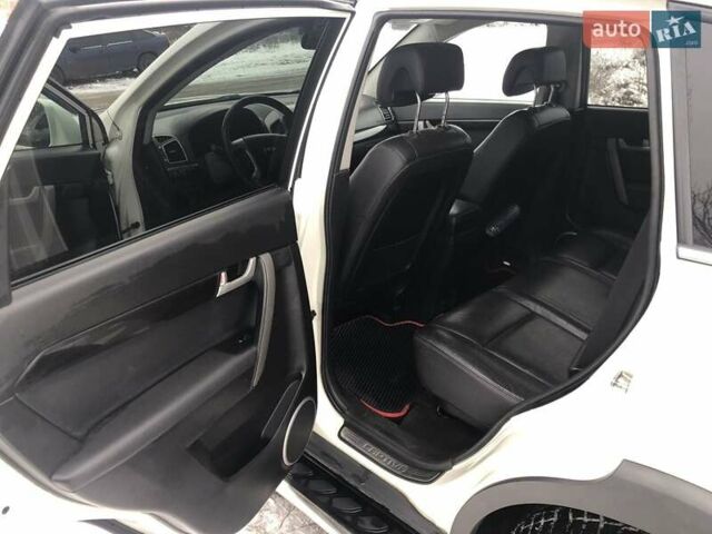 Белый Шевроле Каптива, объемом двигателя 3 л и пробегом 188 тыс. км за 12000 $, фото 8 на Automoto.ua