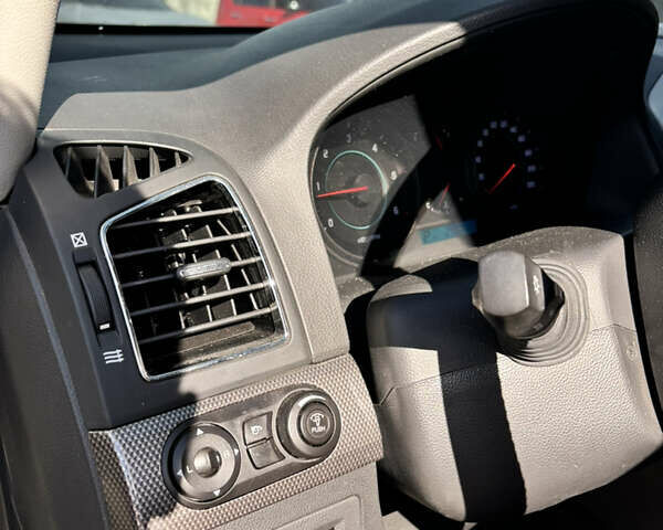 Белый Шевроле Каптива, объемом двигателя 2.2 л и пробегом 213 тыс. км за 12000 $, фото 7 на Automoto.ua