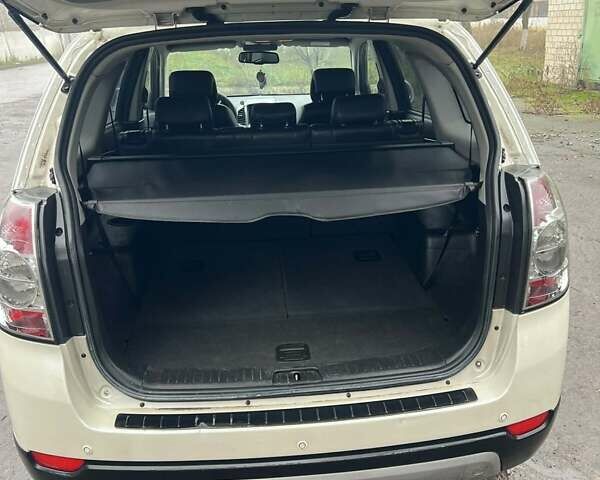 Белый Шевроле Каптива, объемом двигателя 2.23 л и пробегом 245 тыс. км за 9000 $, фото 6 на Automoto.ua