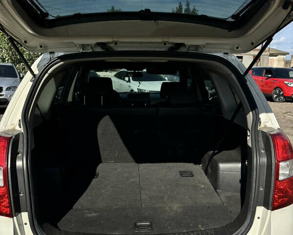 Белый Шевроле Каптива, объемом двигателя 2.2 л и пробегом 213 тыс. км за 12000 $, фото 14 на Automoto.ua