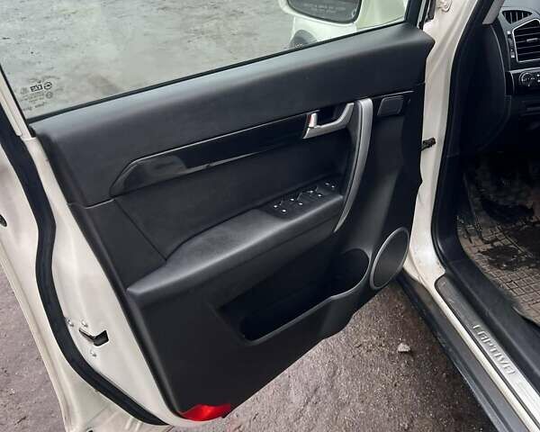 Белый Шевроле Каптива, объемом двигателя 2.23 л и пробегом 245 тыс. км за 9000 $, фото 9 на Automoto.ua