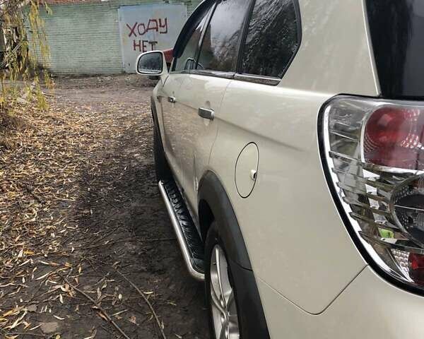 Белый Шевроле Каптива, объемом двигателя 3 л и пробегом 188 тыс. км за 12000 $, фото 10 на Automoto.ua