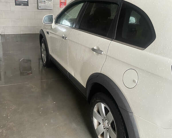 Белый Шевроле Каптива, объемом двигателя 2.23 л и пробегом 170 тыс. км за 10750 $, фото 9 на Automoto.ua