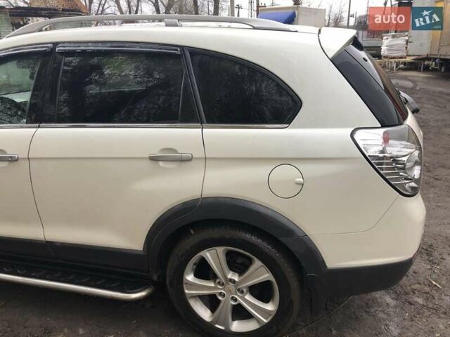 Белый Шевроле Каптива, объемом двигателя 3 л и пробегом 188 тыс. км за 12000 $, фото 14 на Automoto.ua