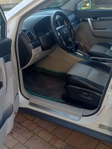 Белый Шевроле Каптива, объемом двигателя 2.23 л и пробегом 205 тыс. км за 11900 $, фото 17 на Automoto.ua