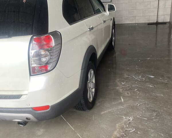 Белый Шевроле Каптива, объемом двигателя 2.23 л и пробегом 170 тыс. км за 10750 $, фото 5 на Automoto.ua