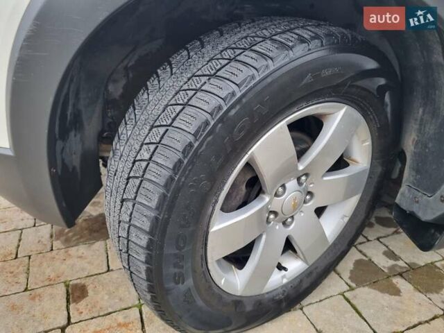 Белый Шевроле Каптива, объемом двигателя 2.38 л и пробегом 230 тыс. км за 9800 $, фото 27 на Automoto.ua