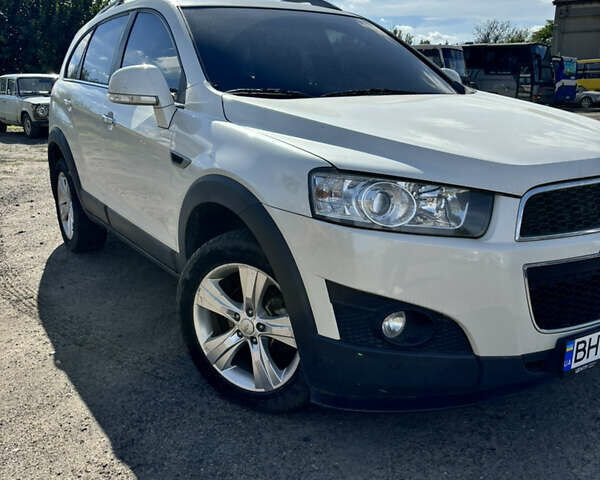 Белый Шевроле Каптива, объемом двигателя 2.2 л и пробегом 213 тыс. км за 12000 $, фото 2 на Automoto.ua