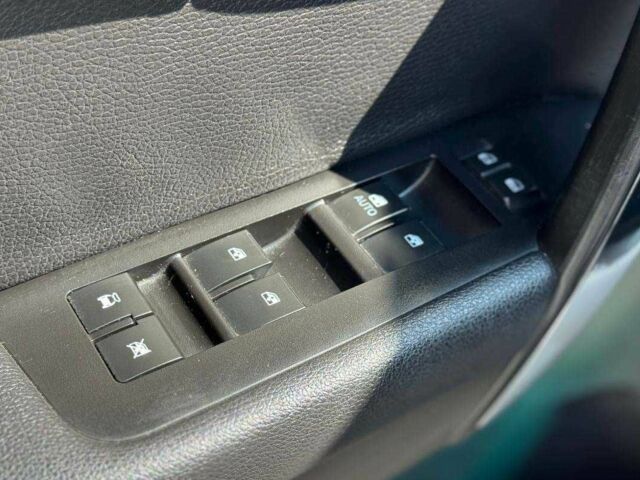 Білий Шевроле Каптіва, об'ємом двигуна 2.2 л та пробігом 250 тис. км за 12100 $, фото 6 на Automoto.ua