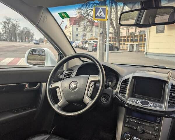 Белый Шевроле Каптива, объемом двигателя 2.2 л и пробегом 199 тыс. км за 12000 $, фото 13 на Automoto.ua