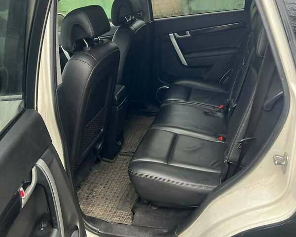 Белый Шевроле Каптива, объемом двигателя 2.23 л и пробегом 245 тыс. км за 9000 $, фото 8 на Automoto.ua