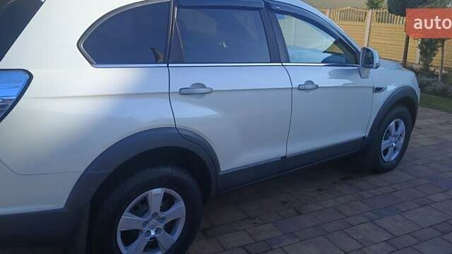 Белый Шевроле Каптива, объемом двигателя 2.23 л и пробегом 205 тыс. км за 11900 $, фото 3 на Automoto.ua