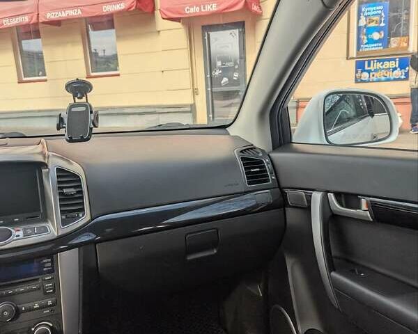 Белый Шевроле Каптива, объемом двигателя 2.2 л и пробегом 199 тыс. км за 12000 $, фото 14 на Automoto.ua