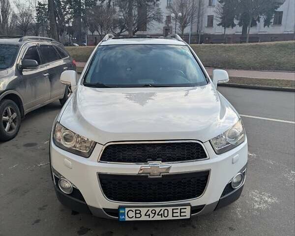 Белый Шевроле Каптива, объемом двигателя 2.2 л и пробегом 199 тыс. км за 12000 $, фото 1 на Automoto.ua