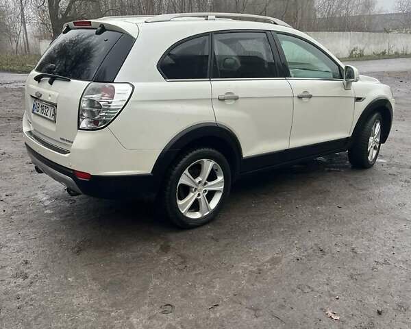 Белый Шевроле Каптива, объемом двигателя 2.23 л и пробегом 245 тыс. км за 9000 $, фото 3 на Automoto.ua