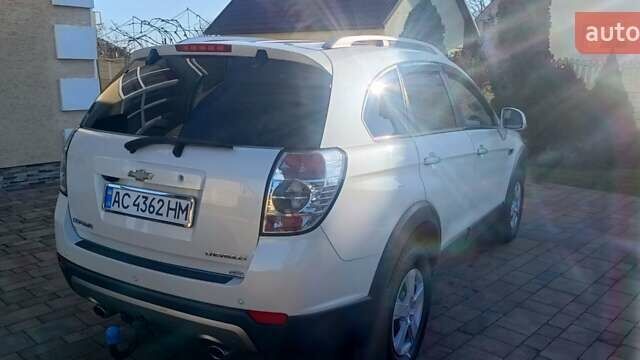 Белый Шевроле Каптива, объемом двигателя 2.23 л и пробегом 205 тыс. км за 11900 $, фото 4 на Automoto.ua