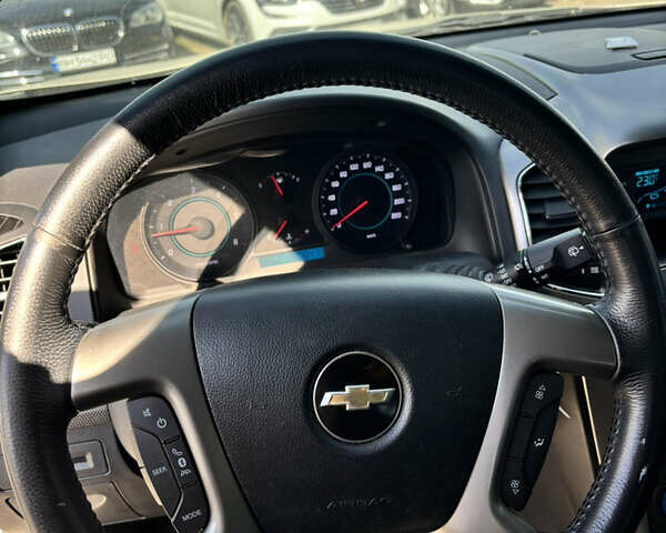 Белый Шевроле Каптива, объемом двигателя 2.2 л и пробегом 213 тыс. км за 12000 $, фото 8 на Automoto.ua