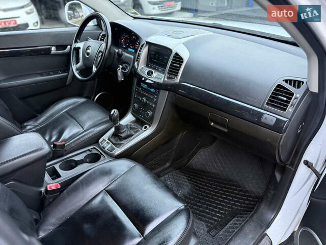 Білий Шевроле Каптіва, об'ємом двигуна 2.23 л та пробігом 215 тис. км за 9250 $, фото 8 на Automoto.ua