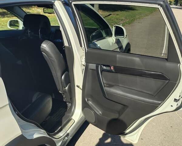 Шевроле Каптива 2012 в Каменское - Днепродзержинск на Automoto.ua Белый Шевроле Каптива, объемом двигателя 2.4 л и пробегом 176 тыс. км за 10500 $, фото 7 на Automoto.ua