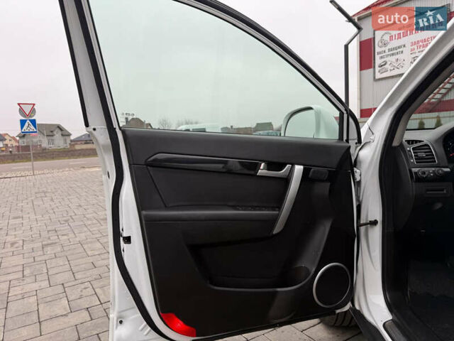 Белый Шевроле Каптива, объемом двигателя 2.2 л и пробегом 200 тыс. км за 10999 $, фото 50 на Automoto.ua