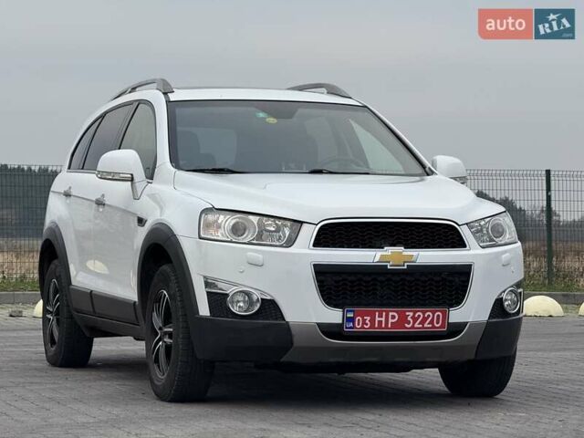Белый Шевроле Каптива, объемом двигателя 2.2 л и пробегом 150 тыс. км за 12200 $, фото 3 на Automoto.ua