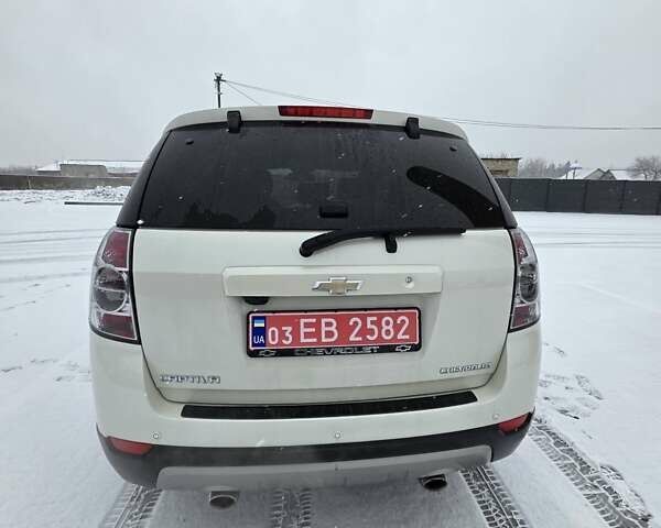 Белый Шевроле Каптива, объемом двигателя 2.2 л и пробегом 189 тыс. км за 11500 $, фото 4 на Automoto.ua