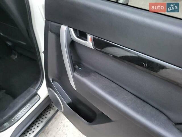 Білий Шевроле Каптіва, об'ємом двигуна 2.23 л та пробігом 208 тис. км за 10800 $, фото 22 на Automoto.ua