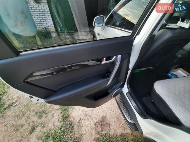 Білий Шевроле Каптіва, об'ємом двигуна 3 л та пробігом 95 тис. км за 12500 $, фото 11 на Automoto.ua