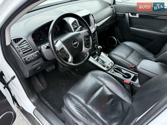 Белый Шевроле Каптива, объемом двигателя 2.2 л и пробегом 150 тыс. км за 12200 $, фото 18 на Automoto.ua