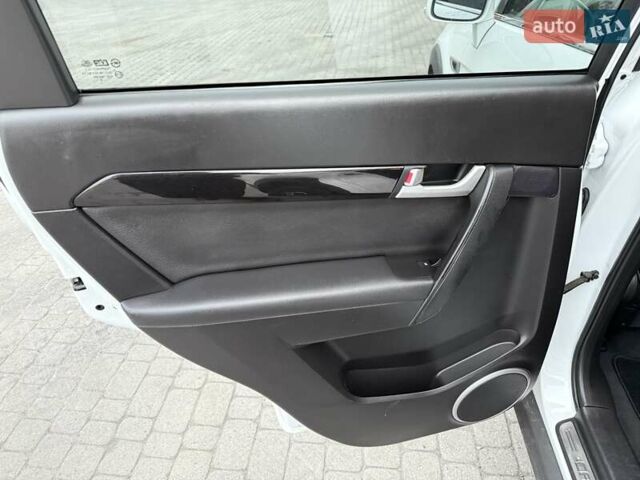 Белый Шевроле Каптива, объемом двигателя 2.2 л и пробегом 150 тыс. км за 12200 $, фото 29 на Automoto.ua