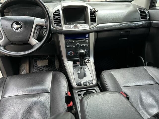 Белый Шевроле Каптива, объемом двигателя 2.2 л и пробегом 162 тыс. км за 11000 $, фото 6 на Automoto.ua