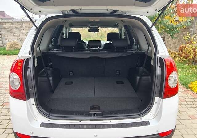 Белый Шевроле Каптива, объемом двигателя 2.2 л и пробегом 219 тыс. км за 9997 $, фото 16 на Automoto.ua