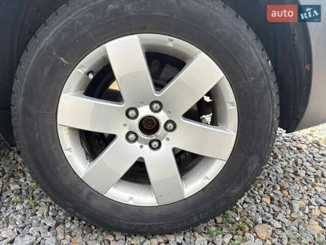 Белый Шевроле Каптива, объемом двигателя 2.2 л и пробегом 210 тыс. км за 11000 $, фото 10 на Automoto.ua