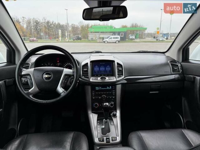 Белый Шевроле Каптива, объемом двигателя 2.2 л и пробегом 150 тыс. км за 12200 $, фото 26 на Automoto.ua