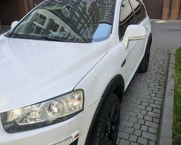 Білий Шевроле Каптіва, об'ємом двигуна 2.38 л та пробігом 170 тис. км за 9950 $, фото 1 на Automoto.ua