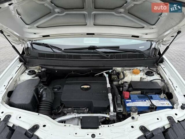 Белый Шевроле Каптива, объемом двигателя 2.2 л и пробегом 150 тыс. км за 12200 $, фото 49 на Automoto.ua