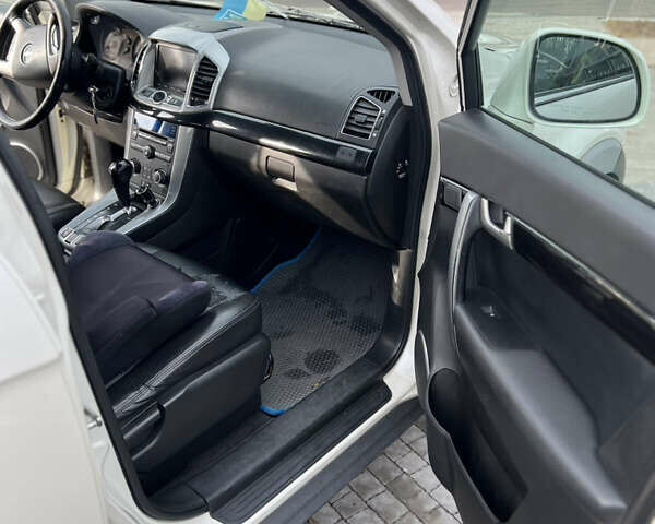 Білий Шевроле Каптіва, об'ємом двигуна 2.23 л та пробігом 210 тис. км за 9900 $, фото 5 на Automoto.ua