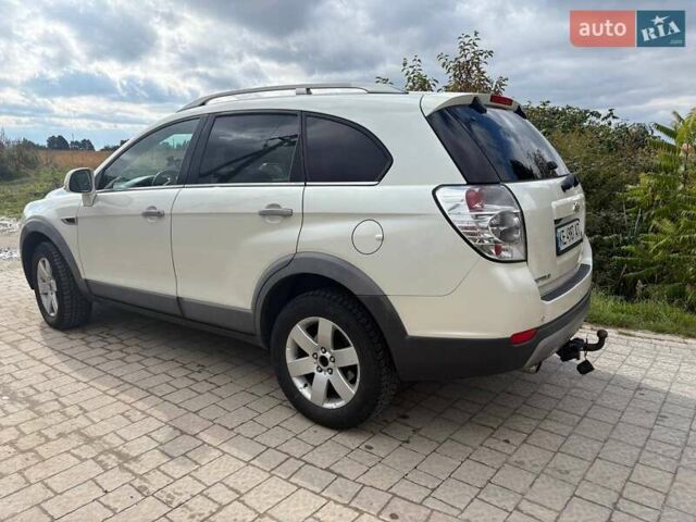 Белый Шевроле Каптива, объемом двигателя 2.2 л и пробегом 210 тыс. км за 11000 $, фото 2 на Automoto.ua