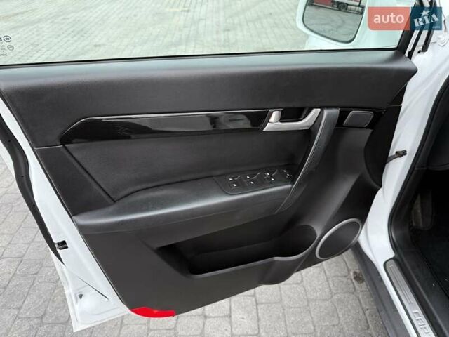 Белый Шевроле Каптива, объемом двигателя 2.2 л и пробегом 150 тыс. км за 12200 $, фото 16 на Automoto.ua