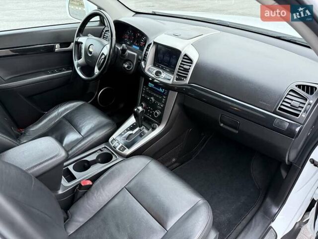 Белый Шевроле Каптива, объемом двигателя 2.2 л и пробегом 150 тыс. км за 12200 $, фото 45 на Automoto.ua