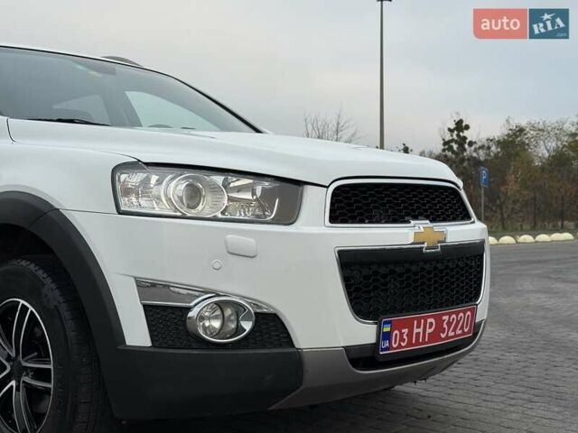 Белый Шевроле Каптива, объемом двигателя 2.2 л и пробегом 150 тыс. км за 12200 $, фото 58 на Automoto.ua