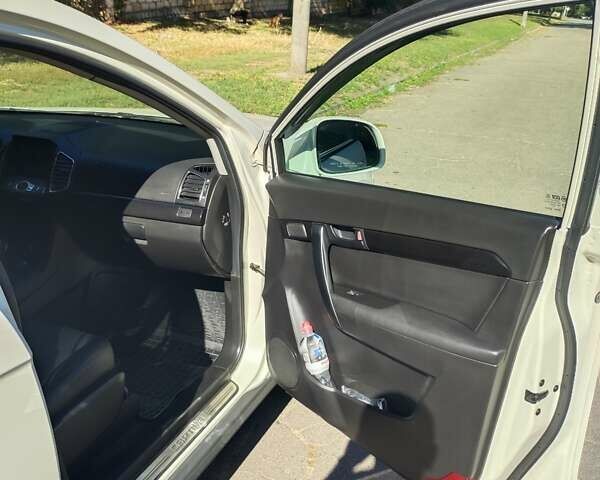 Шевроле Каптива 2012 в Каменское - Днепродзержинск на Automoto.ua Белый Шевроле Каптива, объемом двигателя 2.4 л и пробегом 176 тыс. км за 10500 $, фото 6 на Automoto.ua