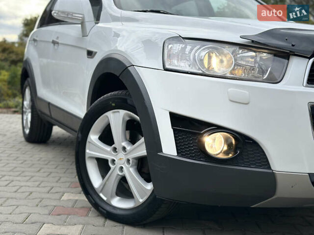 Белый Шевроле Каптива, объемом двигателя 2.2 л и пробегом 157 тыс. км за 11800 $, фото 1 на Automoto.ua