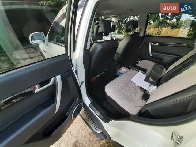 Білий Шевроле Каптіва, об'ємом двигуна 3 л та пробігом 95 тис. км за 12500 $, фото 10 на Automoto.ua
