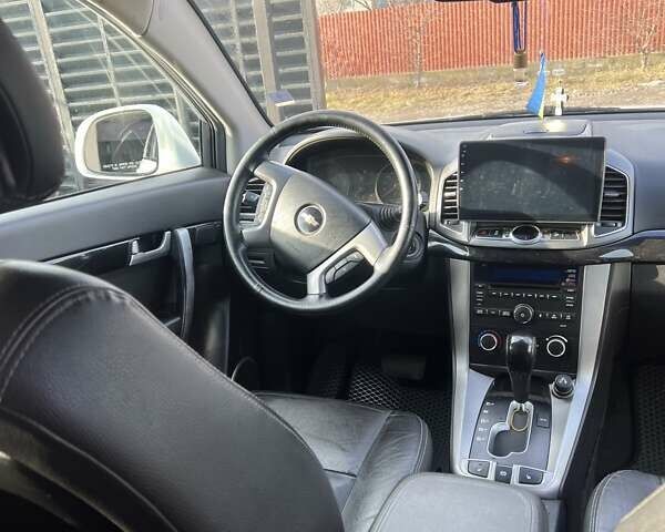 Белый Шевроле Каптива, объемом двигателя 2.2 л и пробегом 182 тыс. км за 11300 $, фото 8 на Automoto.ua