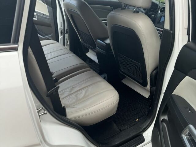 Белый Шевроле Каптива, объемом двигателя 3 л и пробегом 137 тыс. км за 9500 $, фото 3 на Automoto.ua