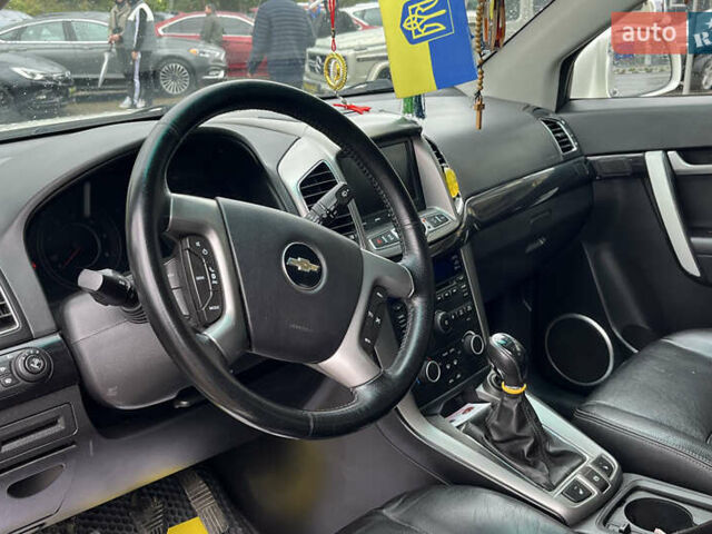 Белый Шевроле Каптива, объемом двигателя 2.23 л и пробегом 115 тыс. км за 9650 $, фото 12 на Automoto.ua