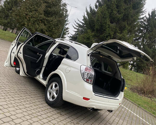 Белый Шевроле Каптива, объемом двигателя 2.23 л и пробегом 174 тыс. км за 9999 $, фото 14 на Automoto.ua