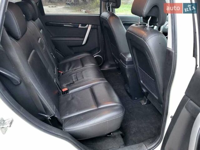 Білий Шевроле Каптіва, об'ємом двигуна 2.23 л та пробігом 208 тис. км за 10800 $, фото 24 на Automoto.ua