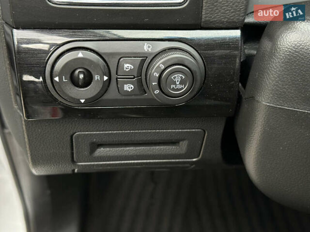 Белый Шевроле Каптива, объемом двигателя 2.2 л и пробегом 157 тыс. км за 11800 $, фото 18 на Automoto.ua